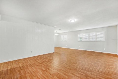 House in Brandon, Florida 3 bedrooms, 195 sq.m. № 2222592 - photo 4