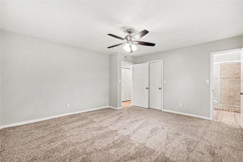 House in Brandon, Florida 3 bedrooms, 195 sq.m. № 2222592 - photo 9