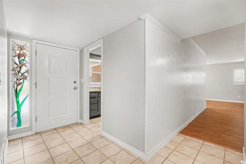 House in Brandon, Florida 3 bedrooms, 195 sq.m. № 2222592 - photo 3