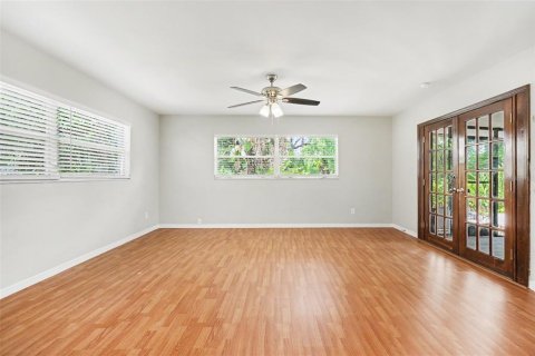 House in Brandon, Florida 3 bedrooms, 195 sq.m. № 2222592 - photo 7