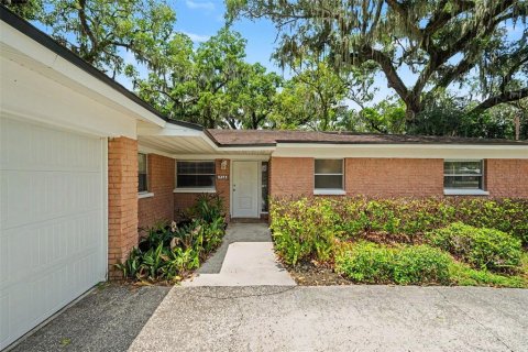 House in Brandon, Florida 3 bedrooms, 195 sq.m. № 2222592 - photo 2