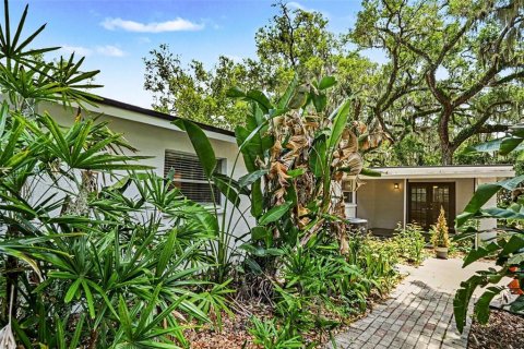 House in Brandon, Florida 3 bedrooms, 195 sq.m. № 2222592 - photo 17