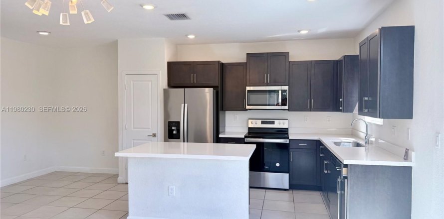 Таунхаус в Хомстед, Флорида 4 спальни № 2046478