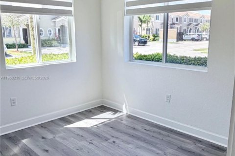 Купить таунхаус в Хомстед, Флорида 4 спальни, № 2046478 - фото 8