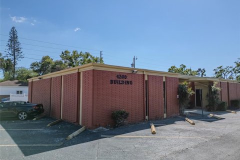 Immobilier commercial à Saint Petersburg, Floride 806.48 m2 № 2298526