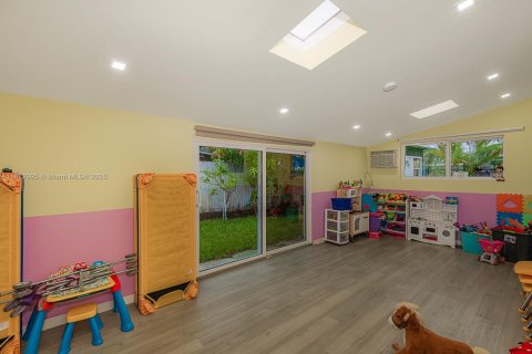 Casa en venta en Miami, Florida, 4 dormitorios, 129.6 m2 № 1897970 - foto 19