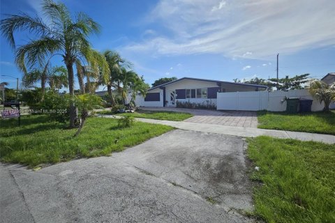 Casa en venta en Miami, Florida, 4 dormitorios, 129.6 m2 № 1897970 - foto 2