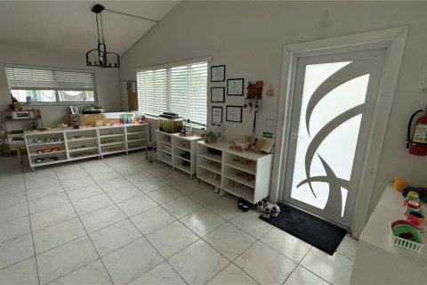 Casa en venta en Miami, Florida, 4 dormitorios, 129.6 m2 № 1897970 - foto 27