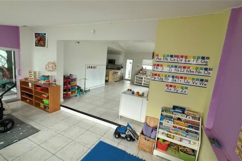 Casa en venta en Miami, Florida, 4 dormitorios, 129.6 m2 № 1897970 - foto 28