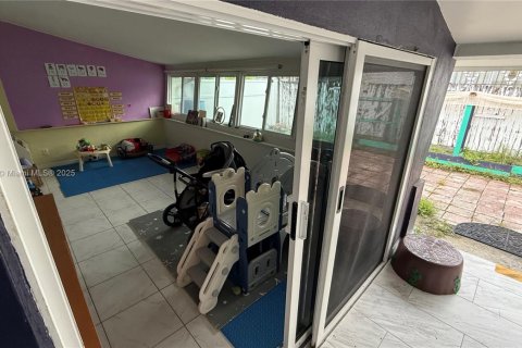 Casa en venta en Miami, Florida, 4 dormitorios, 129.6 m2 № 1897970 - foto 23