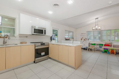 Casa en venta en Miami, Florida, 4 dormitorios, 129.6 m2 № 1897970 - foto 8