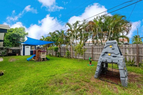 Casa en venta en Miami, Florida, 4 dormitorios, 129.6 m2 № 1897970 - foto 5