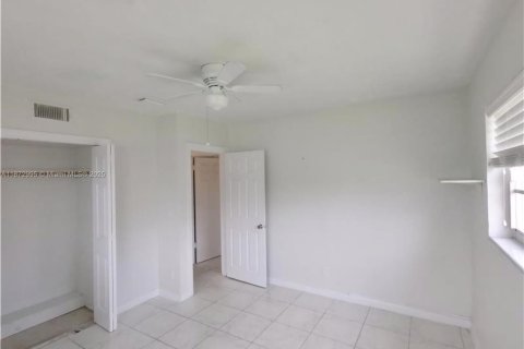 Casa en venta en Miami, Florida, 4 dormitorios, 129.6 m2 № 1897970 - foto 10