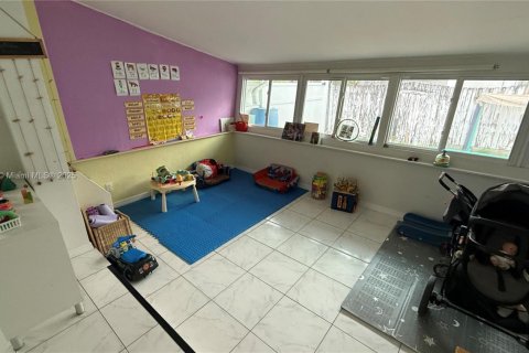 Casa en venta en Miami, Florida, 4 dormitorios, 129.6 m2 № 1897970 - foto 25