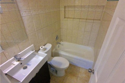 Casa en venta en Miami, Florida, 4 dormitorios, 129.6 m2 № 1897970 - foto 17