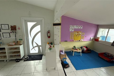 Casa en venta en Miami, Florida, 4 dormitorios, 129.6 m2 № 1897970 - foto 26