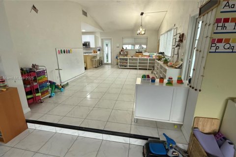 Casa en venta en Miami, Florida, 4 dormitorios, 129.6 m2 № 1897970 - foto 29
