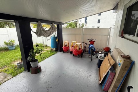 Casa en venta en Miami, Florida, 4 dormitorios, 129.6 m2 № 1897970 - foto 30