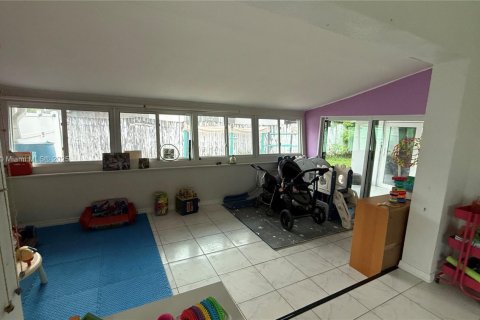 Casa en venta en Miami, Florida, 4 dormitorios, 129.6 m2 № 1897970 - foto 24