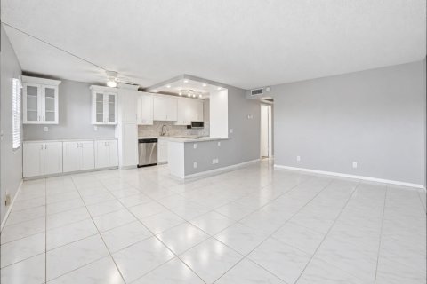 Copropriété à louer à Boca Raton, Floride: 2 chambres, 79.99 m2 № 2389497 - photo 2