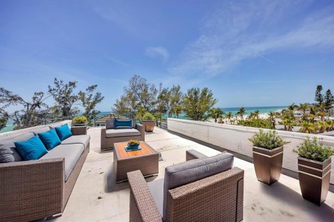 House in Holmes Beach, Florida 3 bedrooms, 210.14 sq.m. № 1659316 - photo 8