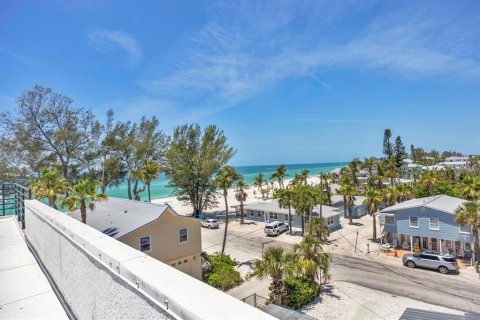 House in Holmes Beach, Florida 3 bedrooms, 210.14 sq.m. № 1659316 - photo 6