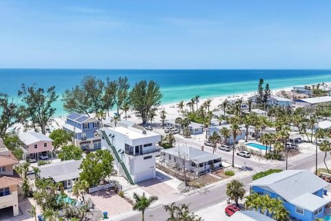 House in Holmes Beach, Florida 3 bedrooms, 210.14 sq.m. № 1659316 - photo 3