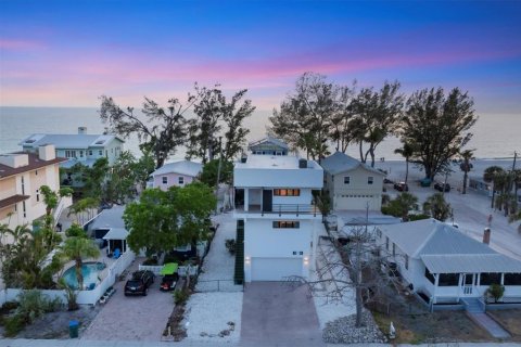 House in Holmes Beach, Florida 3 bedrooms, 210.14 sq.m. № 1659316 - photo 5