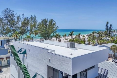 House in Holmes Beach, Florida 3 bedrooms, 210.14 sq.m. № 1659316 - photo 9