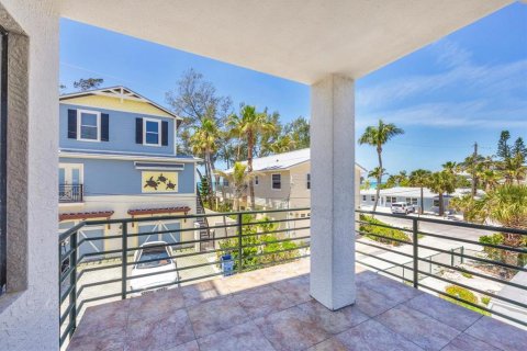 House in Holmes Beach, Florida 3 bedrooms, 210.14 sq.m. № 1659316 - photo 17