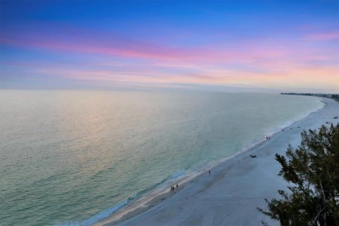 House in Holmes Beach, Florida 3 bedrooms, 210.14 sq.m. № 1659316 - photo 10