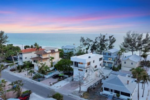 House in Holmes Beach, Florida 3 bedrooms, 210.14 sq.m. № 1659316 - photo 4
