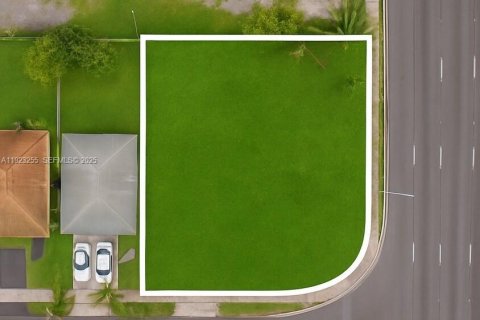 Commercial property in Miami, Florida № 1976605 - photo 3