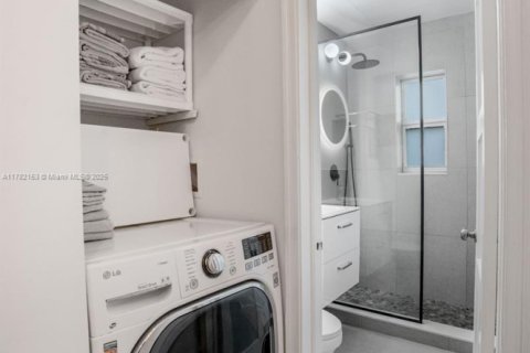 Condo in Bay Harbor Islands, Florida, 2 bedrooms  № 1641805 - photo 20