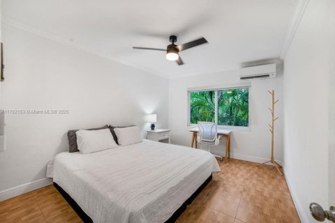 Condo in Bay Harbor Islands, Florida, 2 bedrooms  № 1641805 - photo 17