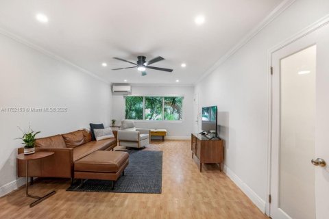 Condo in Bay Harbor Islands, Florida, 2 bedrooms  № 1641805 - photo 8