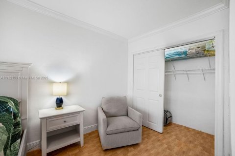 Condo in Bay Harbor Islands, Florida, 2 bedrooms  № 1641805 - photo 28