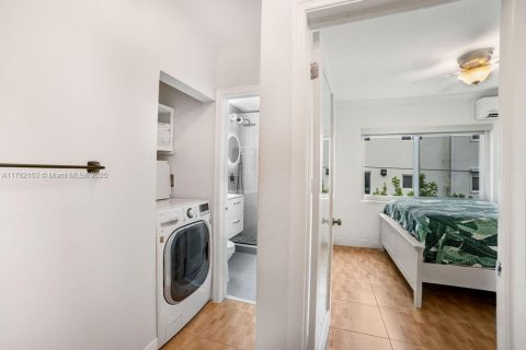 Condo in Bay Harbor Islands, Florida, 2 bedrooms  № 1641805 - photo 24
