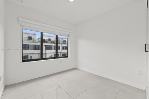 Снять в аренду таунхаус в Хомстед, Флорида 4 спальни, № 1969386 - фото 16