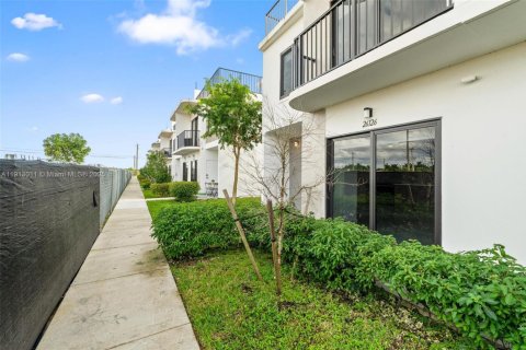 Снять в аренду таунхаус в Хомстед, Флорида 4 спальни, № 1969386 - фото 2