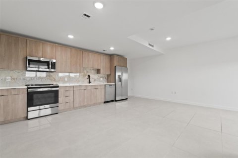 Снять в аренду таунхаус в Хомстед, Флорида 4 спальни, № 1969386 - фото 8