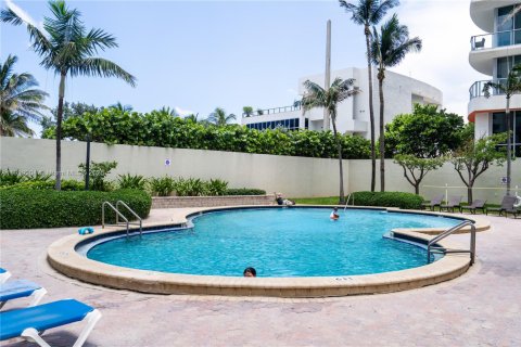 Copropriété à vendre à Hollywood, Floride: 2 chambres, 107.12 m2 № 1975533 - photo 22