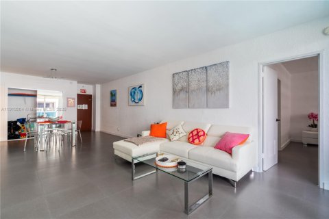 Copropriété à vendre à Hollywood, Floride: 2 chambres, 107.12 m2 № 1975533 - photo 4