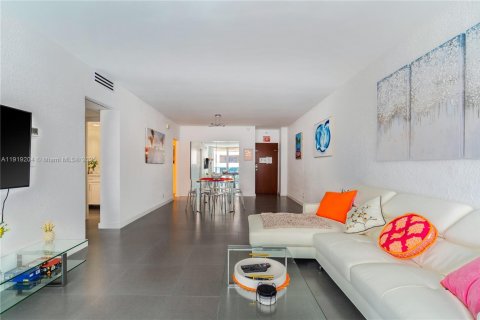 Copropriété à vendre à Hollywood, Floride: 2 chambres, 107.12 m2 № 1975533 - photo 3