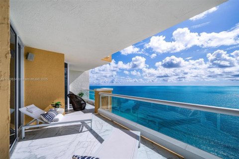 Купить кондоминиум в Санни-Айлс-Бич, Флорида 3 спальни, 188.68м2, № 2055056 - фото 2