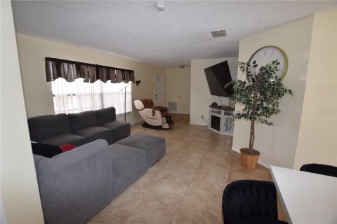 Villa ou maison à louer à Kissimmee, Floride: 4 chambres, 166.02 m2 № 2108928 - photo 13