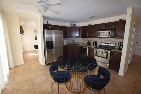 Villa ou maison à louer à Kissimmee, Floride: 4 chambres, 166.02 m2 № 2108928 - photo 25