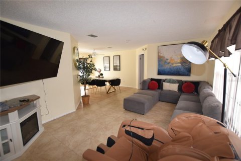 Villa ou maison à louer à Kissimmee, Floride: 4 chambres, 166.02 m2 № 2108928 - photo 11
