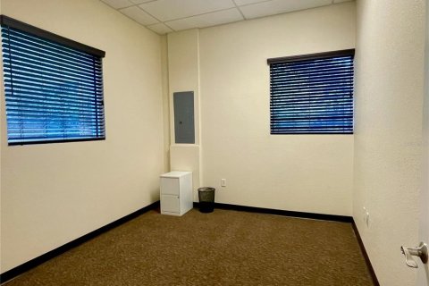Immobilier commercial à louer à Port Charlotte, Floride: 84.54 m2 № 2405462 - photo 11