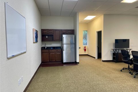 Immobilier commercial à louer à Port Charlotte, Floride: 84.54 m2 № 2405462 - photo 7